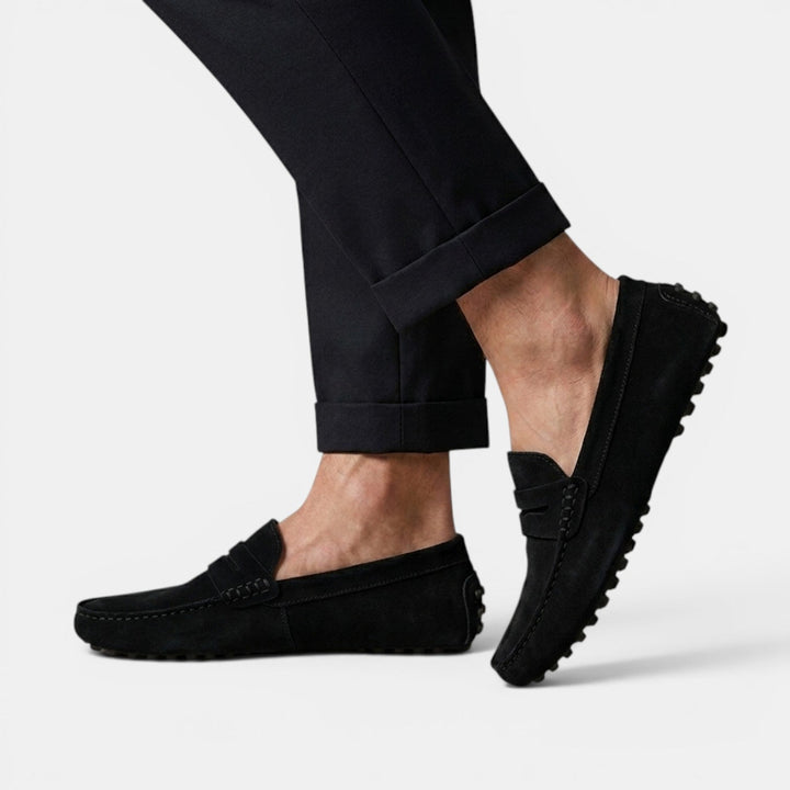 Zapatos driver para hombre en ante vegano. Ideales para looks casuales y formales, muy cómodos.