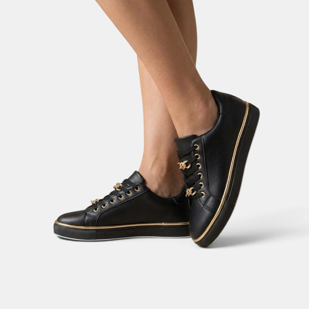 Zapatos ortopédicos de mujer con suela antideslizante, brindando seguridad y estabilidad en cada paso.