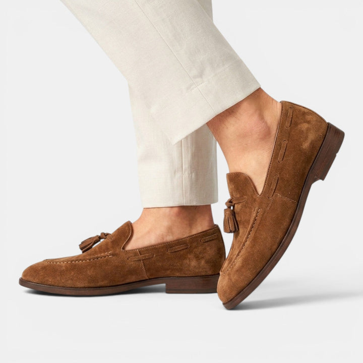 Mocasines de hombre estilo casual-elegante, piel nobuck suave, calzado flexible de gran confort.