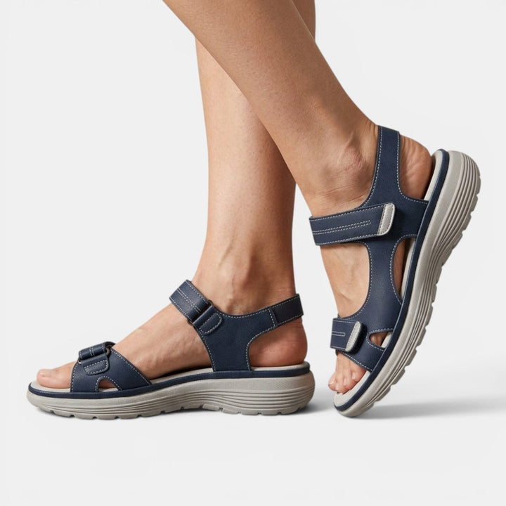 Sandalias de mujer cómodas y ajustables para verano, ideales para calzado casual y playa.