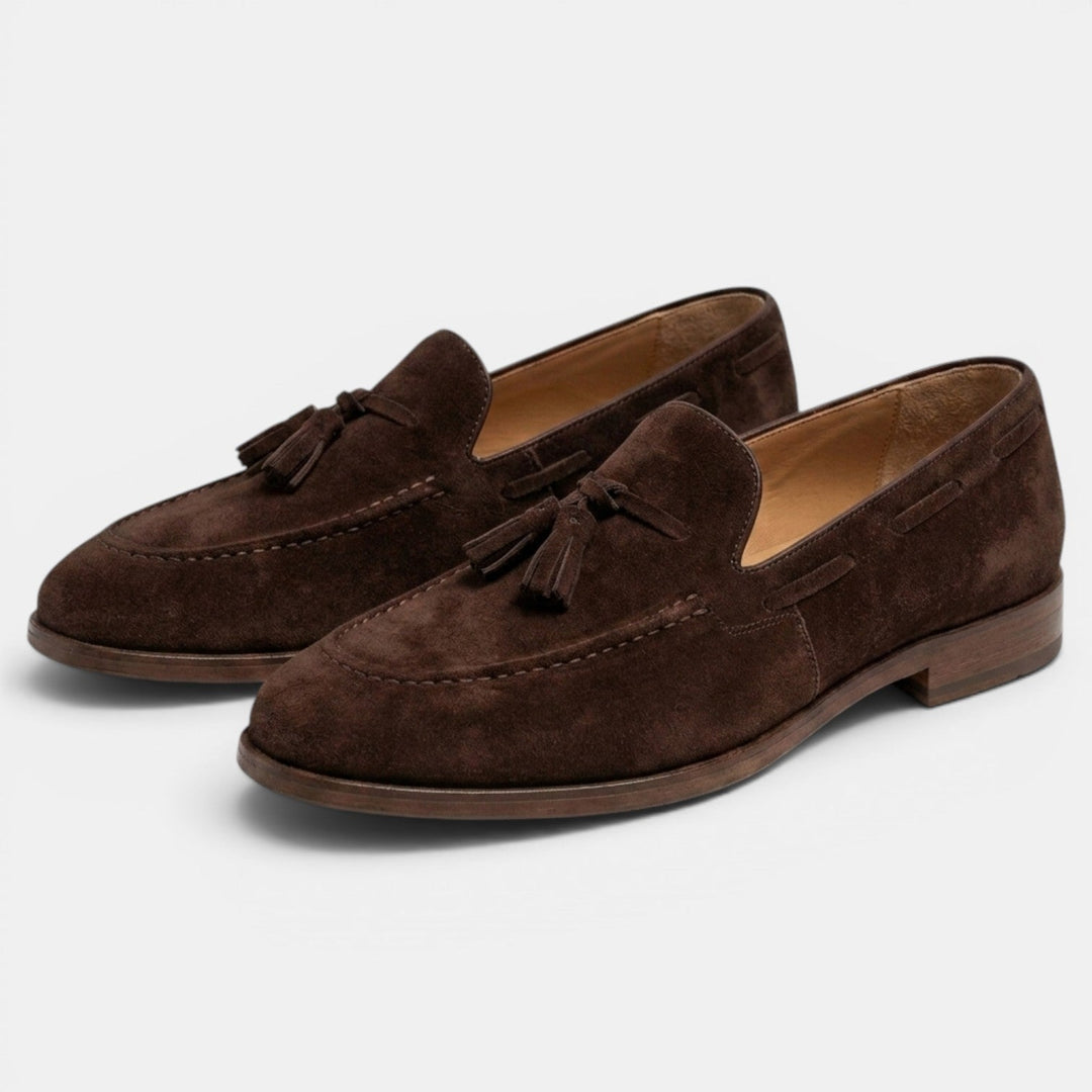 Mocasines hombre de piel nobuck marrón, elegantes y cómodos para uso casual u oficina.