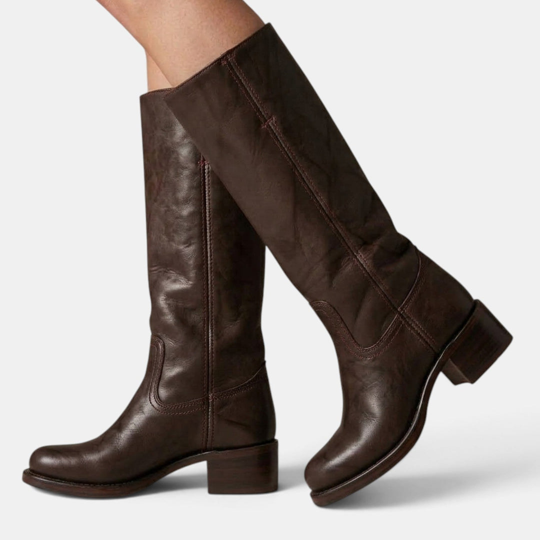 Botas femeninas con tacón ancho, ideales para el día a día. Estilo media caña, versátil y elegante.