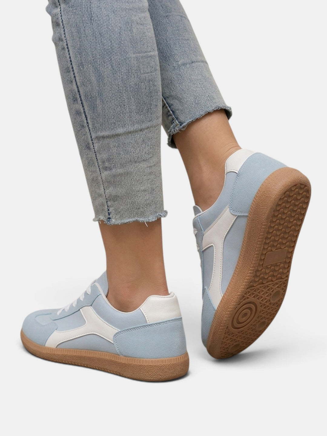 Calzado de mujer estilo casual, ligereza y flexibilidad para confort superior todo el día.