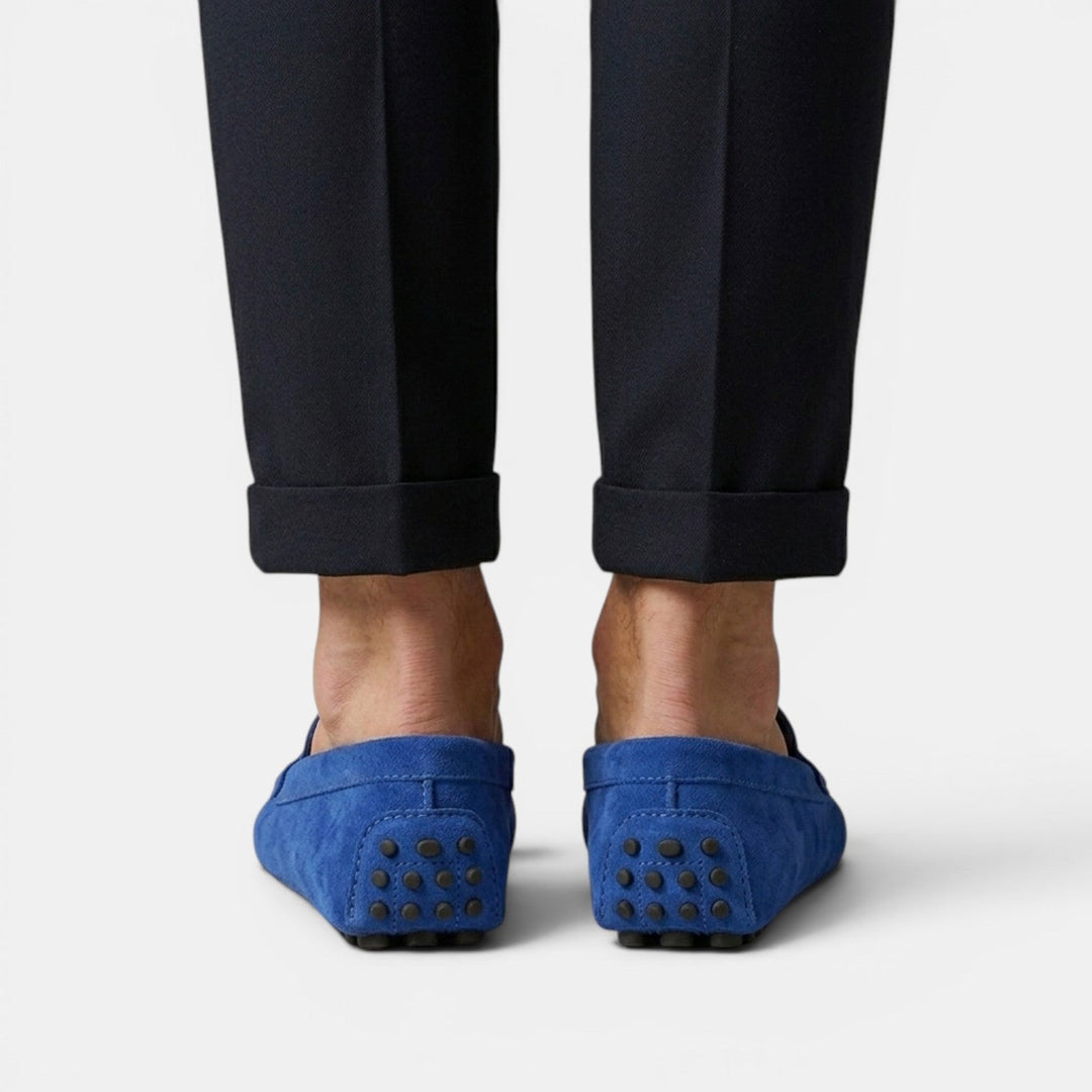 Calzado de hombre: mocasines driver en ante vegano. Versátiles y elegantes, para un look pulcro.