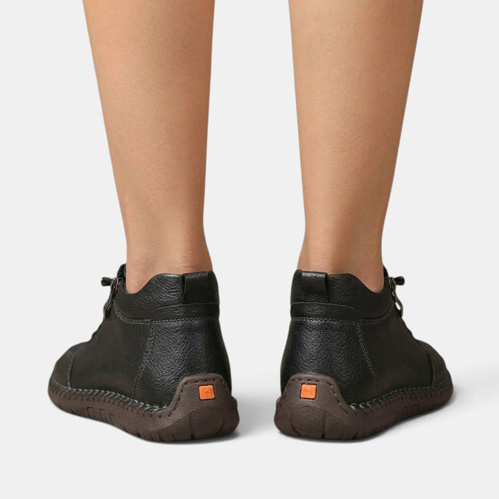 Calzado de mujer: botines barefoot con cremallera lateral. Diseño moderno y cómodo para otoño/invierno, suela flexible.