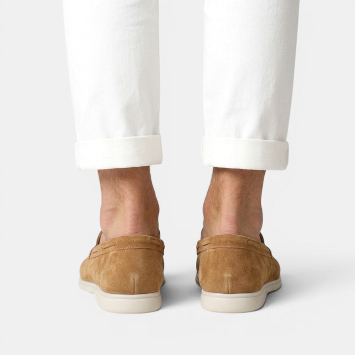 Mocasines hombre en serraje, calzado slip-on muy cómodo. Zapatos elegantes, prácticos y versátiles para vestir.