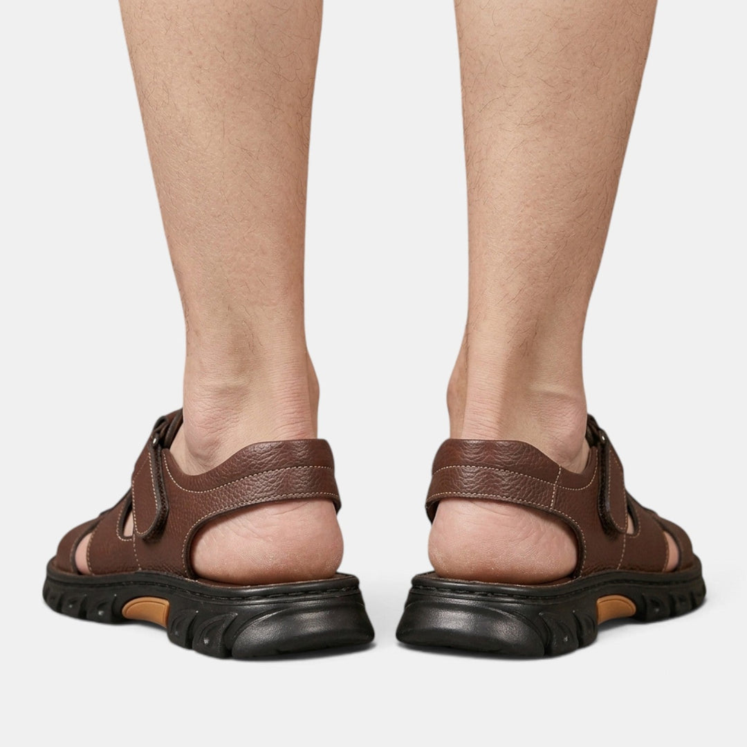 Sandalias ortopédicas de hombre con estilo duradero. Calzado confort para verano, antideslizante y soporte para el pie.