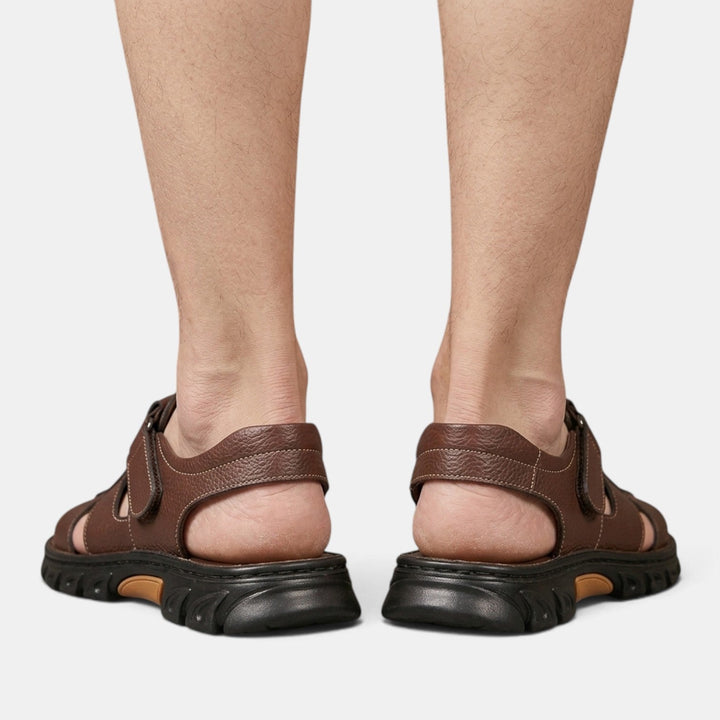 Sandalias ortopédicas de hombre con estilo duradero. Calzado confort para verano, antideslizante y soporte para el pie.