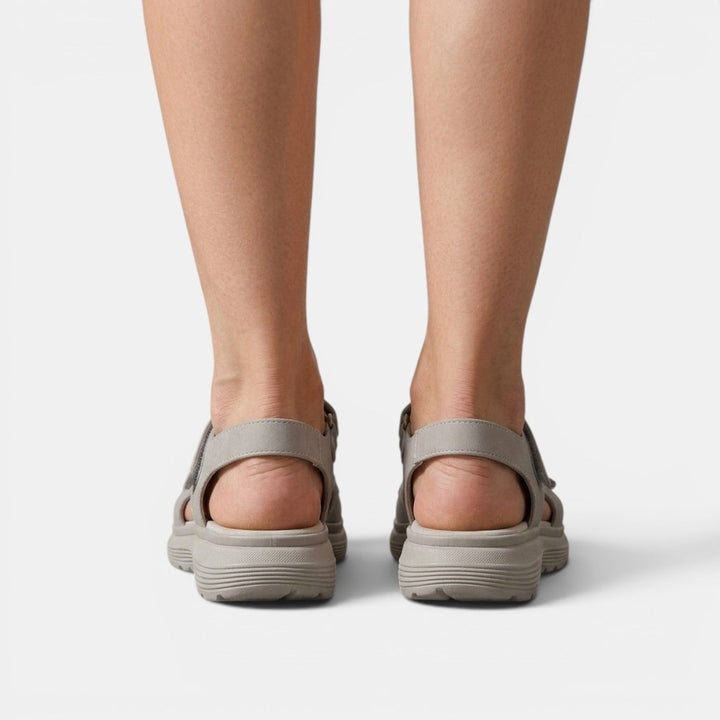 Calzado de verano mujer: sandalias cómodas, antideslizantes y ajustables, ideales para disfrutar del sol y la playa.