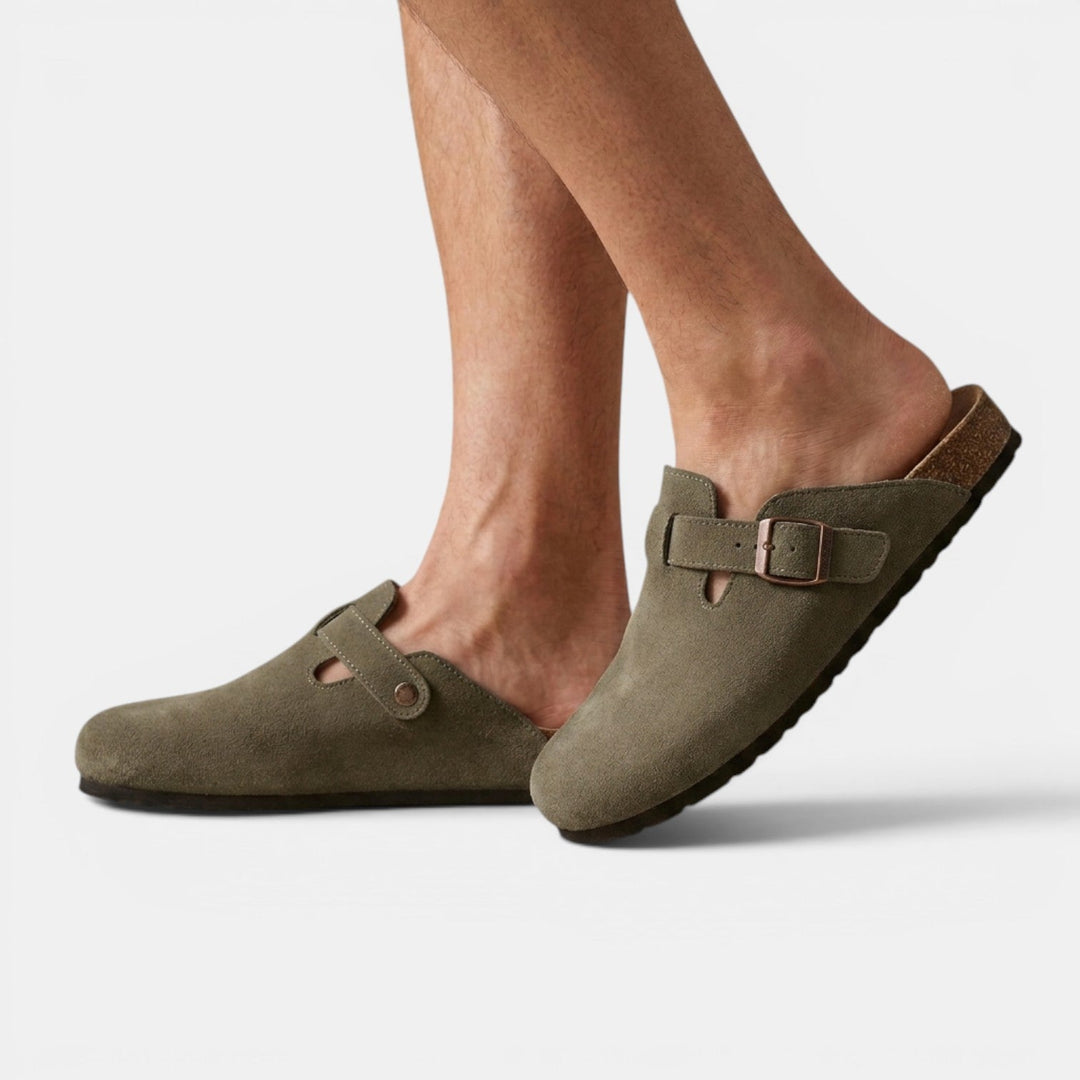 Zuecos confortables para caballero, perfectos para relajarse en casa o para un look veraniego.