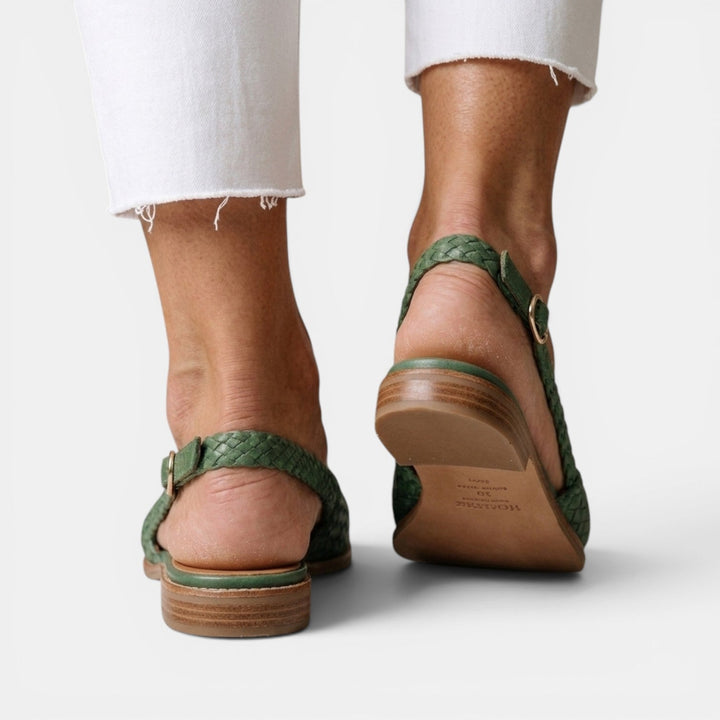 Sandalias planas trenzadas de mujer para el verano. Ofrecen comodidad, estilo casual y elegancia.