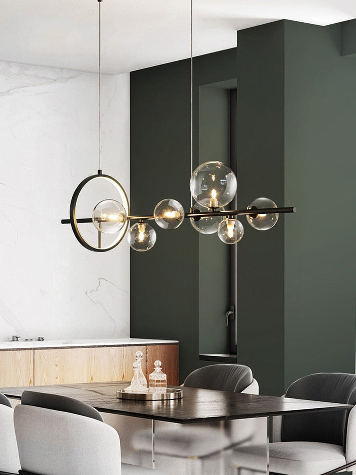 Iluminación de techo moderna: lámpara de araña con esferas de cristal y altura regulable.