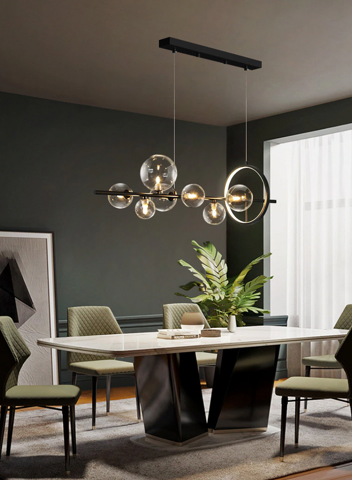 Lámpara de araña ajustable con diseño de esferas de cristal, luz cálida para el hogar.