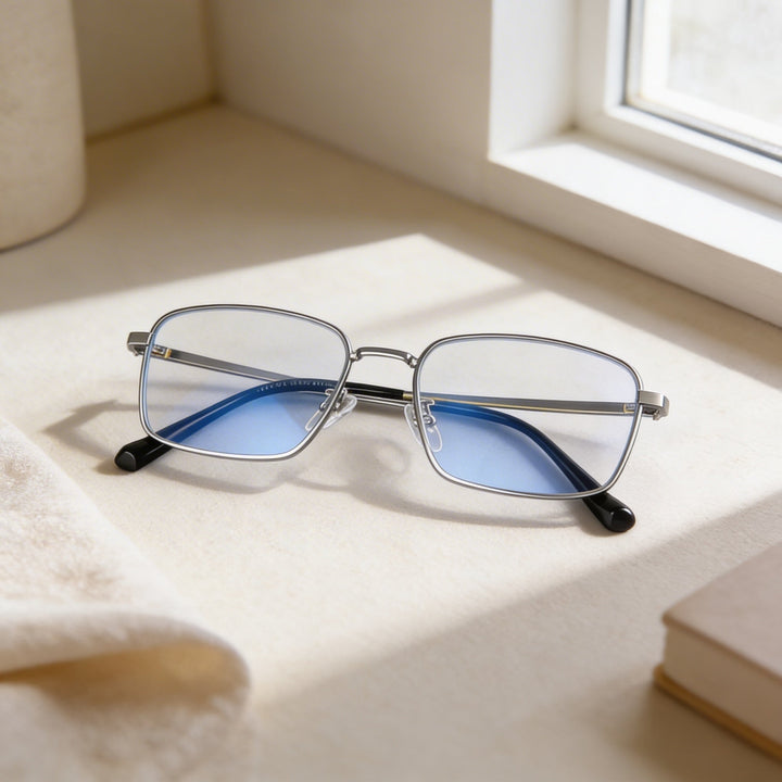 Modernas gafas de lectura unisex con filtro luz azul. Accesorios elegantes para protección ocular y confort visual.