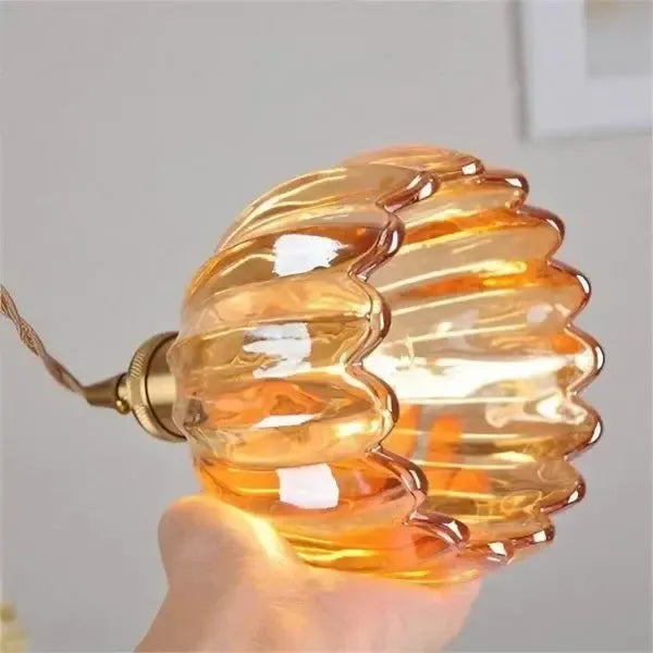 Diseño floral y cristal en lámpara de techo E27, ideal para iluminación decorativa interior.