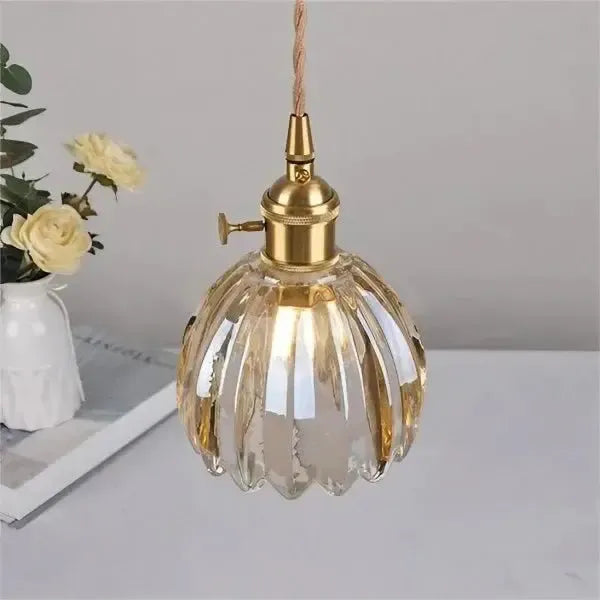 Iluminación colgante decorativa de vidrio floral, aporta romanticismo y elegancia a tu hogar.