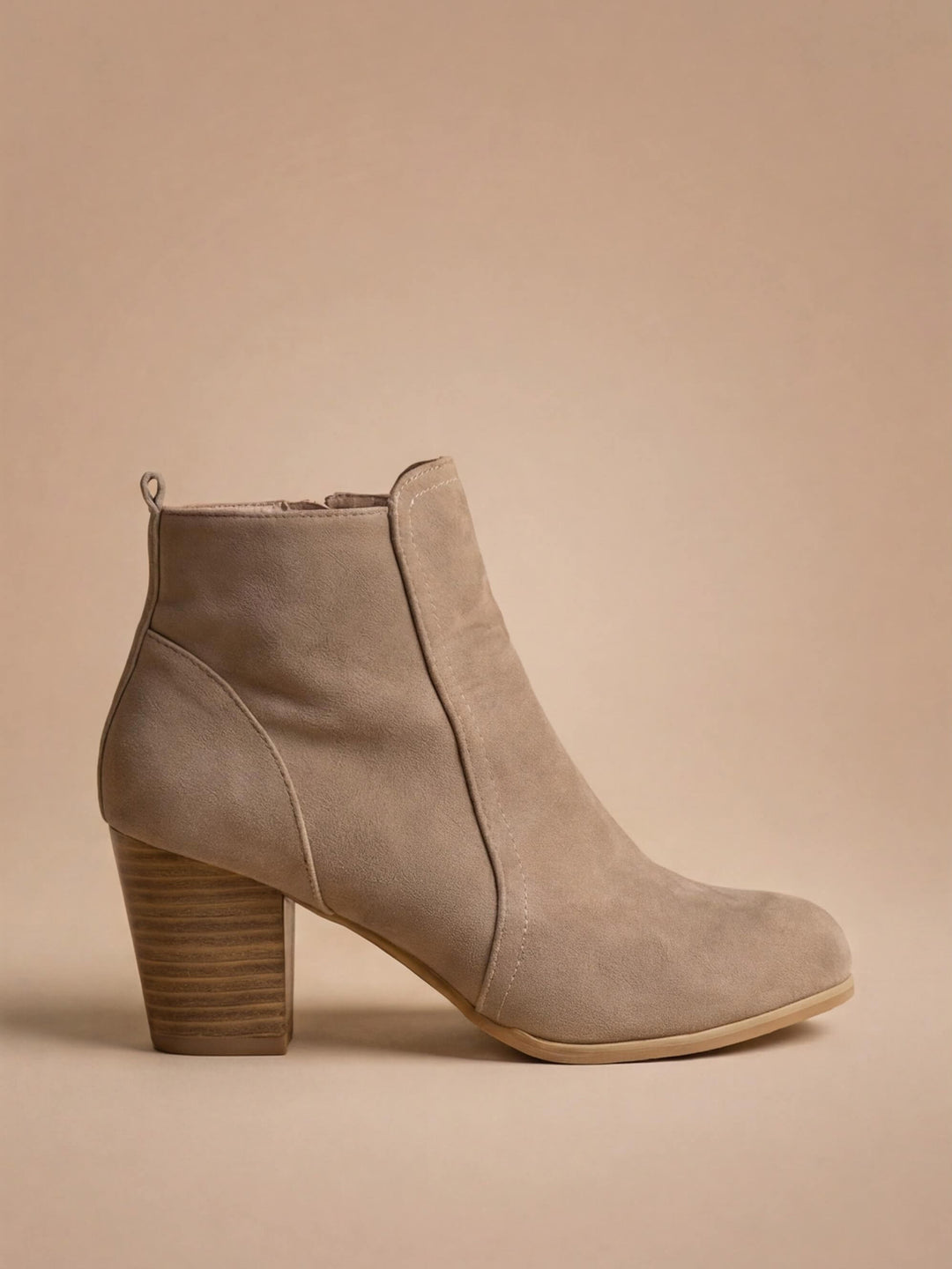 Botines de mujer de ante para otoño invierno, tacón ancho y cremallera lateral. Comodidad y estilo casual.