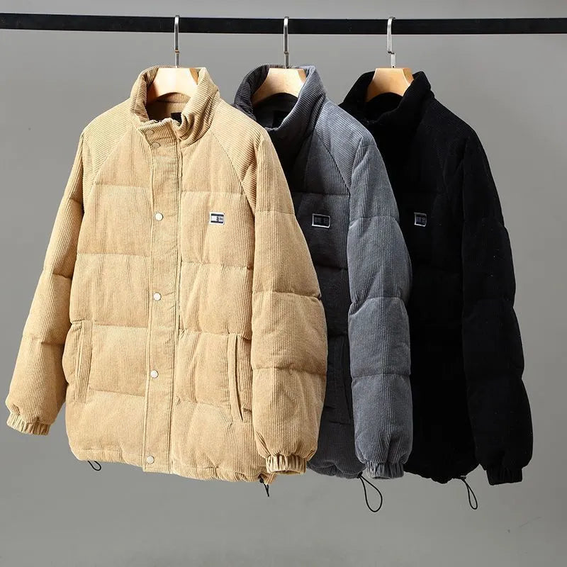 Moderna chaqueta acolchada de hombre, abrigo cálido de invierno con bolsillos, ideal para ropa masculina.