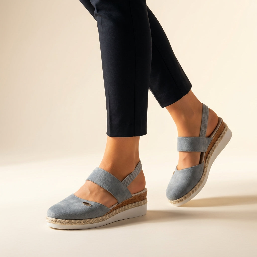 Elegantes sandalias ortopédicas de mujer con plataforma, perfectas para un verano cómodo y a la moda.