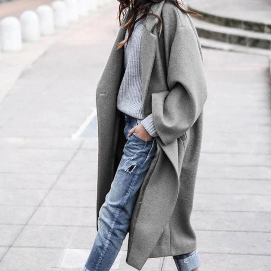 Abrigo cálido y sofisticado para mujer, perfecto para el invierno. Diseño moderno y chic de ropa exterior.