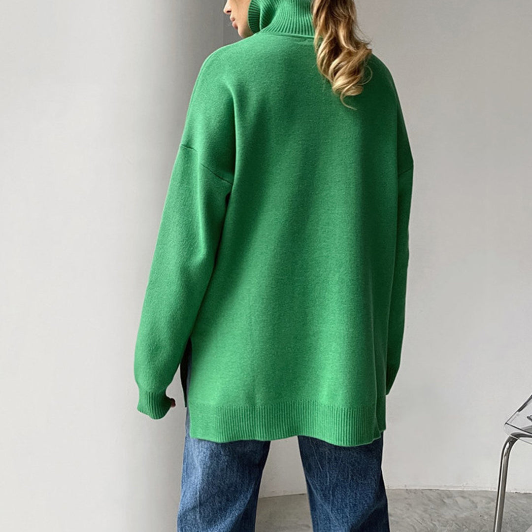 Prenda femenina: jersey de cuello alto elegante con abertura, ideal para cualquier ocasión.