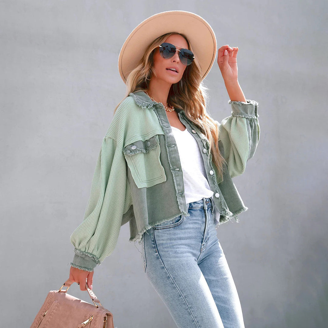 Chaqueta de otoño boho chic para mujer. Diseño ligero y cómodo, ideal para un estilo casual.