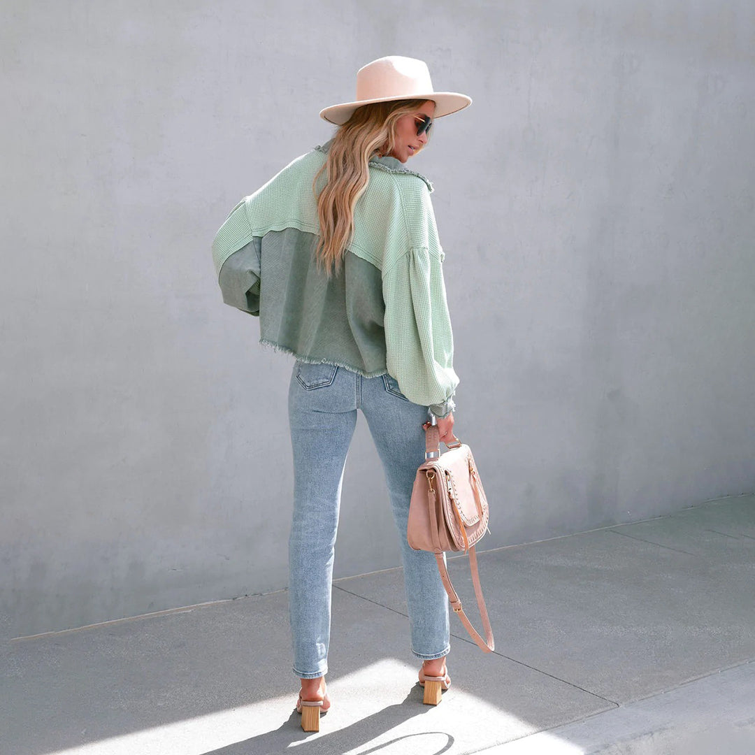 Chaqueta para mujer, estilo boho chic auténtico. Estampado llamativo y versátil en primavera.