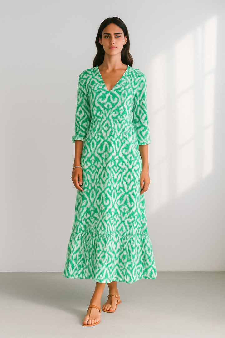 Vestido de verano fluido para mujer con escote en V y mangas cortas. Estilo casual y cómodo para playa.