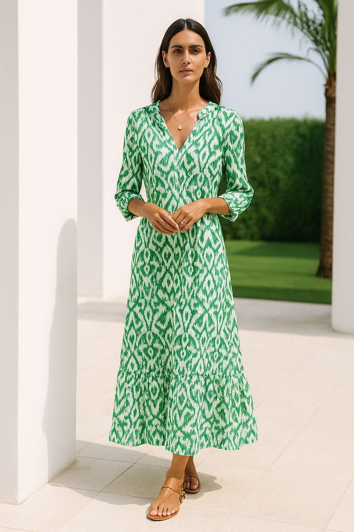 Vestido de verano de mujer, escote en V y mangas cortas. Prenda fresca para el calor, look relajado.