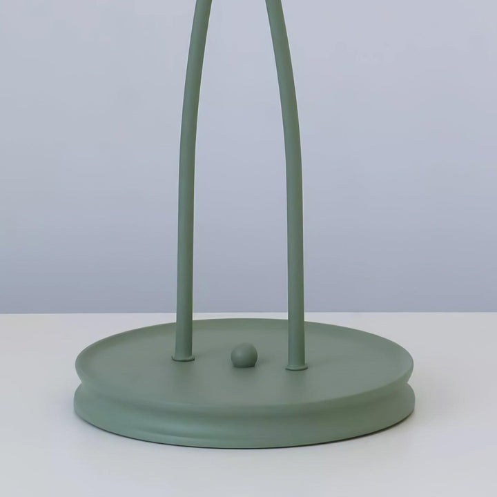 Lámpara de pie floral, con detalles verdes. Un toque de naturaleza en tu salón.
