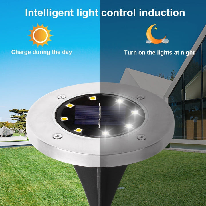 Lámparas solares LED automáticas iluminando un jardín de noche, luz cálida para decoración exterior y vías.