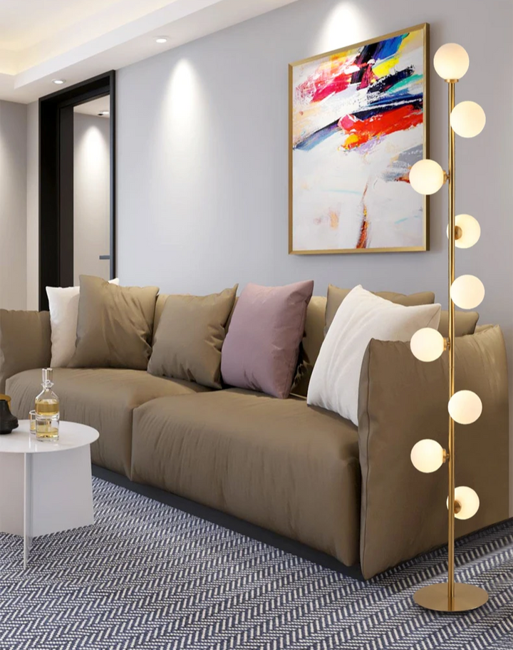 Lámpara de pie moderna Celestina con esfera LED. Diseño nórdico para decoración y luz ambiental.