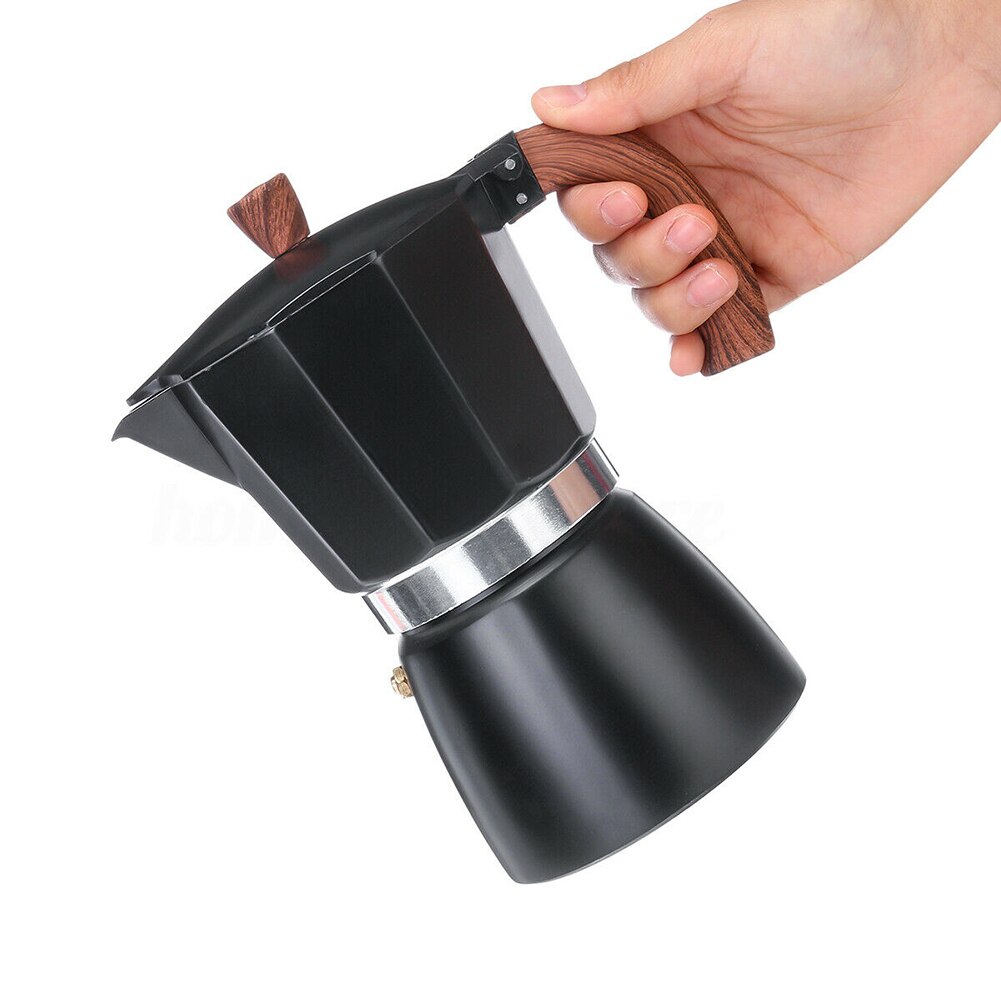Cafetera espresso italiana clásica de aluminio para hogar, preparación fácil de café.