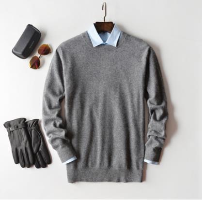 Jersey elegante para hombre, negro, cuello V. Un básico suave para tu armario de otoño e invierno.
