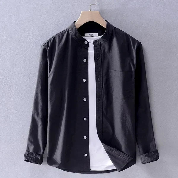 Camisa gris de hombre, cuello mao, corte recto, excelente para looks casuales o semi-formales.