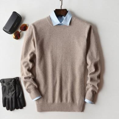 Suéter de punto clásico para hombres, gris oscuro. Ropa masculina versátil para regalo o uso diario.