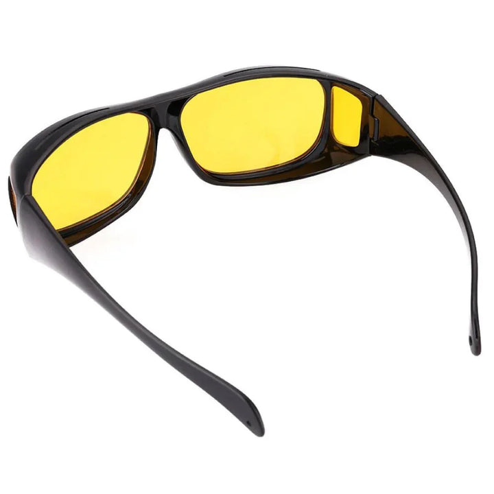 Lentes polarizadas amarillas para conducción nocturna, reducen deslumbramiento y fatiga ocular.