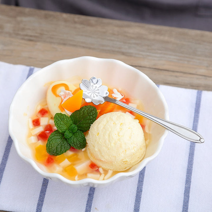 Set de 8 cucharas de postre florales Florin. Complemento ideal para tu cocina y juego de cubiertos. Un regalo útil.