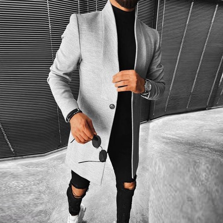 Abrigo ligero de hombre con patrón geométrico, ideal para un look urbano y versátil en entretiempo.