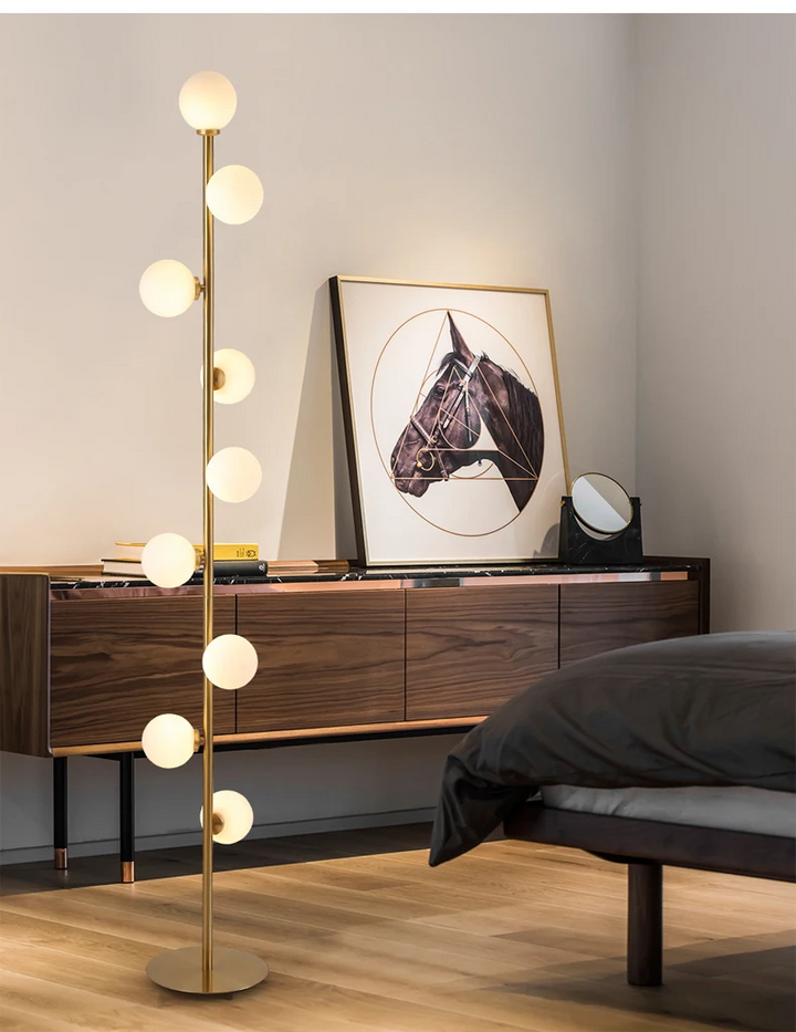 Lámpara de pie esférica con luz LED integrada. Diseño nórdico, ideal para dormitorio o estudio.