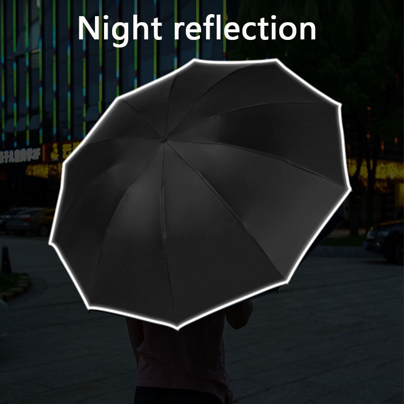 Paraguas plegable automático con linterna LED para lluvia, función antigoteo y diseño antiviento robusto.