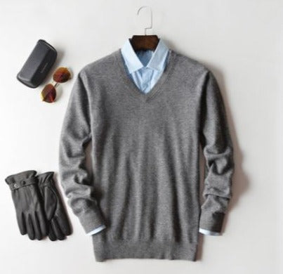 Suéter beige claro para hombre, cuello redondo. Ropa masculina ideal para looks elegantes o casuales.