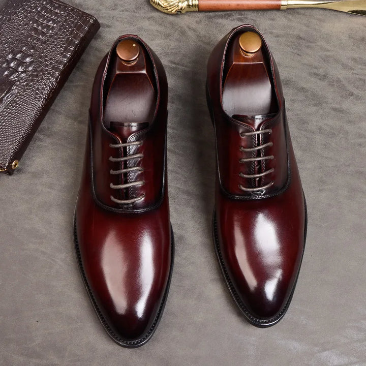 Calzado Oxford de cuero para hombre, elegantes y formales, perfectos para reuniones o vestir.