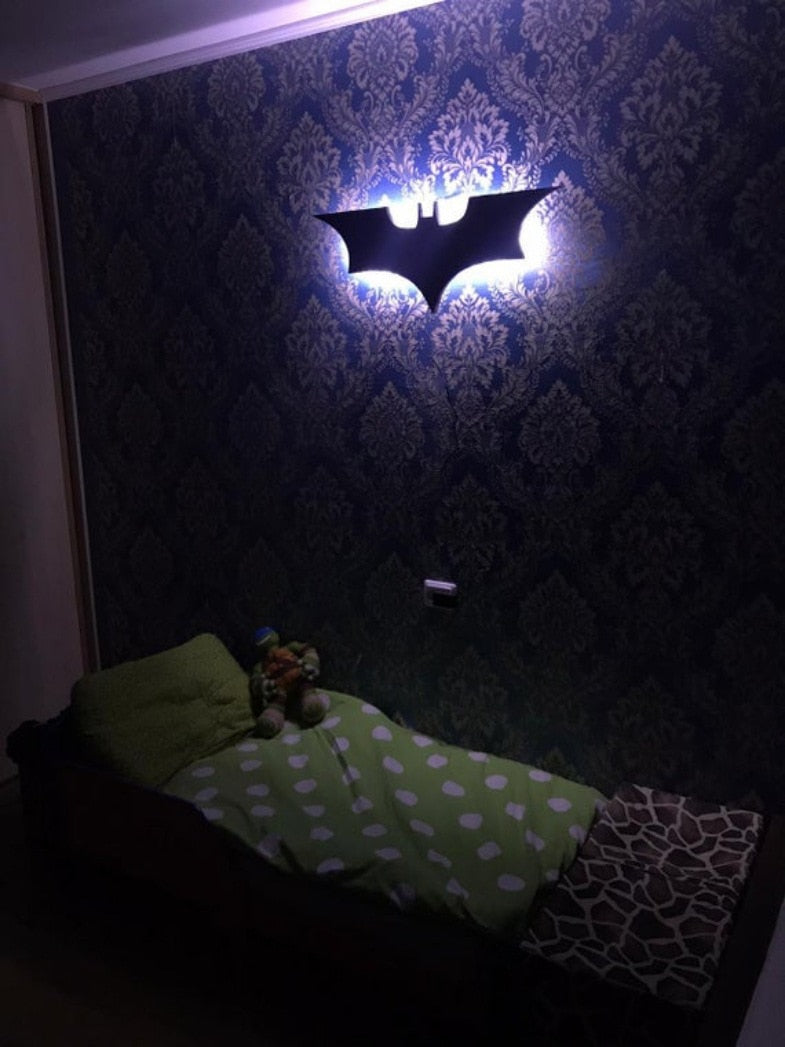 Luz de pared LED RGB, control remoto, dimmer, para crear ambiente y decorar cualquier interior moderno.