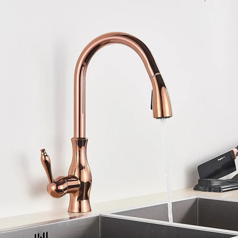 Grifo de cocina funcional, extensible y giratorio de latón, para un fregadero moderno y práctico.