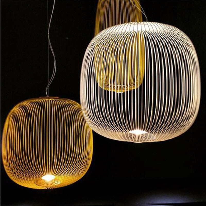 Lámpara colgante de hierro AeroSpire: luz geométrica y diseño moderno para una iluminación impactante en el hogar.