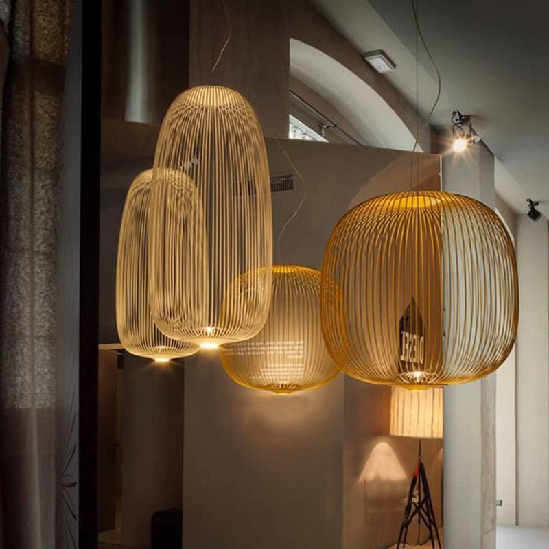 Lámpara de hierro colgante AeroSpire. Diseño moderno, iluminación impactante para cualquier decoración del hogar.