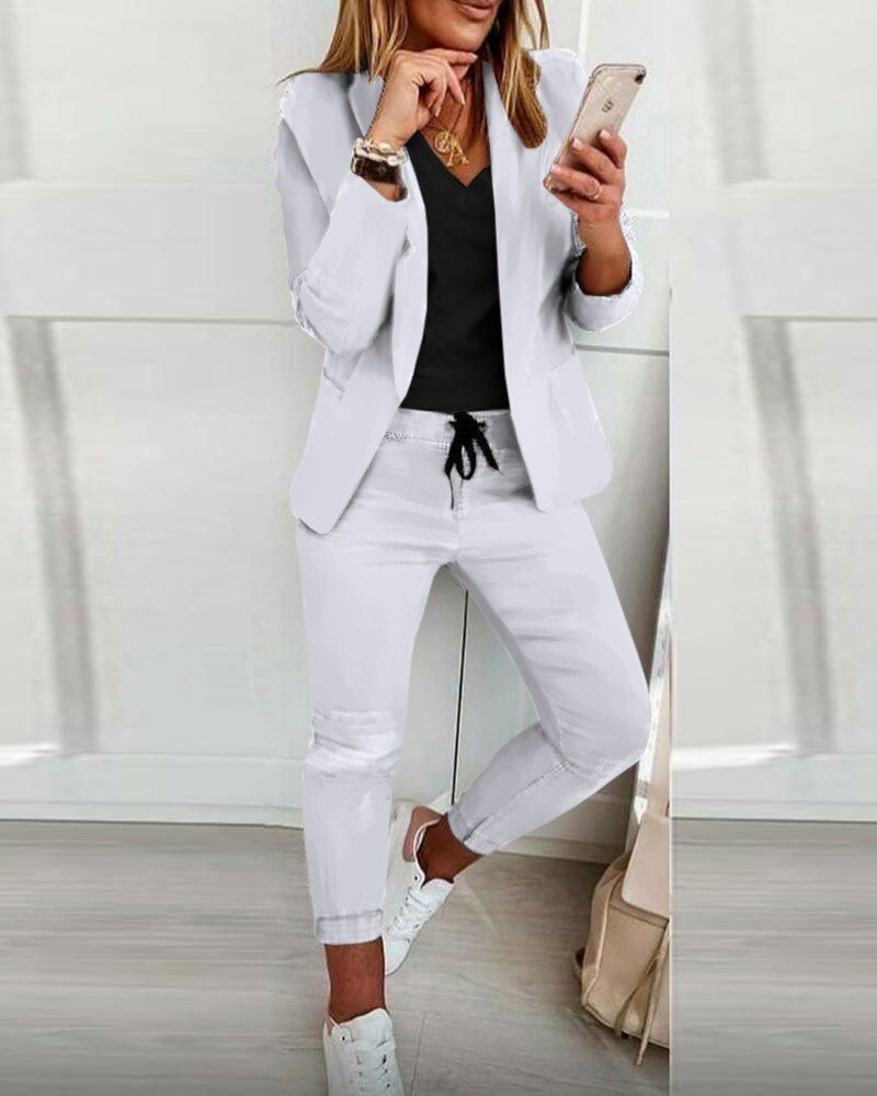 Conjunto casual de mujer: blazer y joggers de tela suave para máxima comodidad y estilo elegante diario.