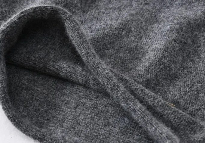 Gorro de punto blanco para mujer, perfecto para invierno. Aporta calidez y un estilo moderno a tu look.