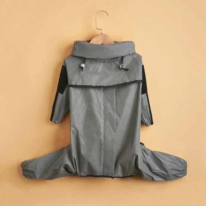 Impermeable perro diseñado para confort, reflectante y con patas, contra el frío y la lluvia.